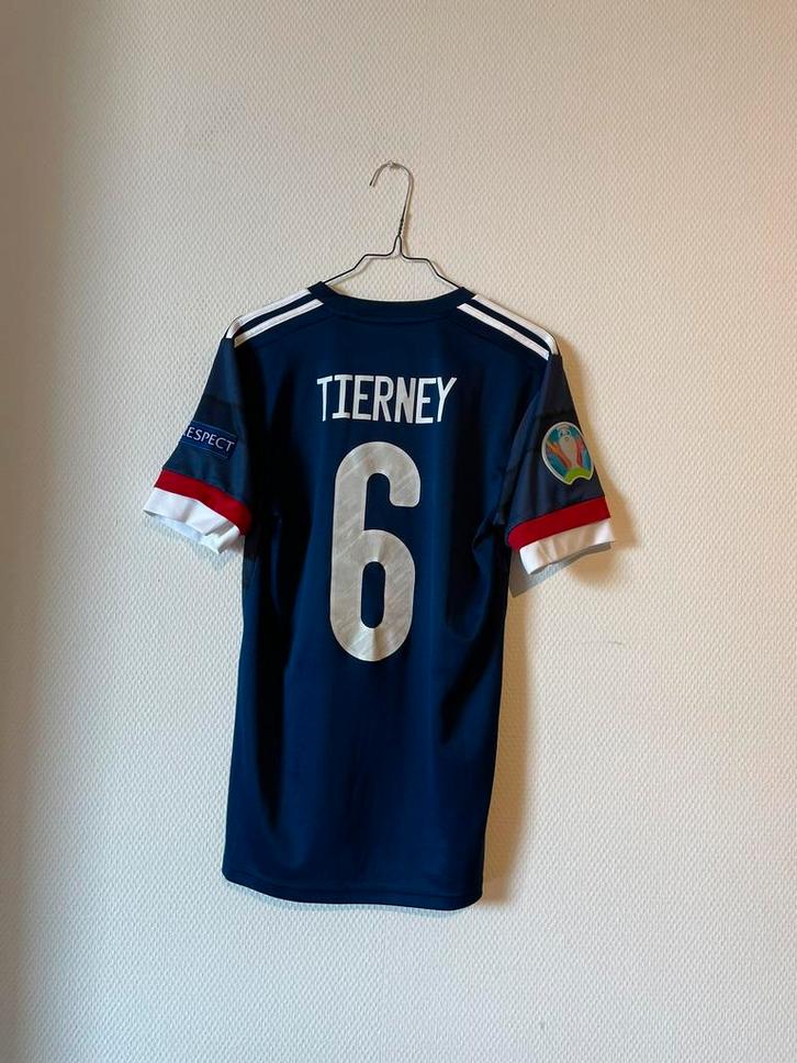 Tierney, Schotland (2020-2022), Verzamelen, Sportartikelen en Voetbal, Zo goed als nieuw, Shirt, Buitenlandse clubs, Ophalen of Verzenden