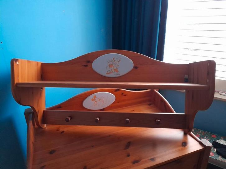 Grenen Kapstok/Boekenplank met Disney - ZGAN, Kinderen en Baby's, Kinderkamer | Commodes en Kasten, Zo goed als nieuw, Minder dan 90 cm