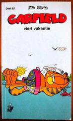 Garfield kleuren pocket nr. 62: Garfield viert vakantie, Eén stripboek, Jim Davis, Ophalen of Verzenden, Zo goed als nieuw