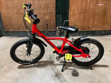 Te koop b twin alu racing kinder fiets 16” beschikbaar voor biedingen