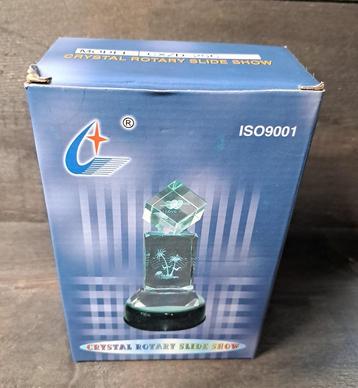 Crystal Rotary Slide Show beschikbaar voor biedingen