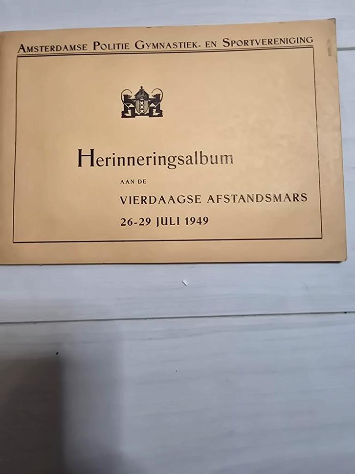 Herinneringsalbum Vierdaagse Afstandsmars 1949, Verzamelen, Foto's en Prenten, Gebruikt, Foto, Overige onderwerpen, 1940 tot 1960