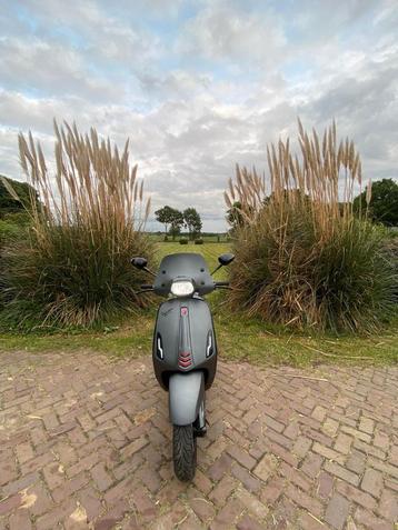 Eyecatcher Vespa Sprint - Akrapovic - 80cc Polini - level 10 beschikbaar voor biedingen