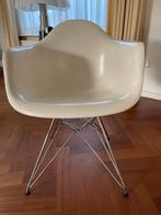 Kuipstoel  modern design met rvs Onderstel, Huis en Inrichting, Stoelen, Kunststof, Wit, Ophalen of Verzenden, Zo goed als nieuw