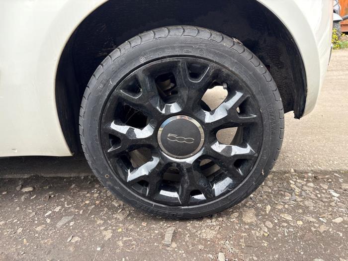 Velgen set + banden van een Fiat 500, Auto-onderdelen, Banden en Velgen, Personenwagen, Gebruikt, 3 maanden garantie, Ophalen of Verzenden