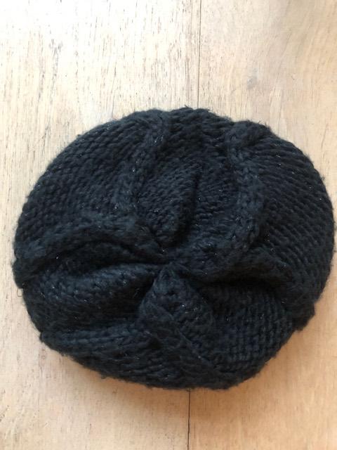 z.g.a.n. zwart rond mutsje met groot ruit patroon, Kleding | Dames, Hoeden en Petten, Hema, Ophalen of Verzenden, Zo goed als nieuw