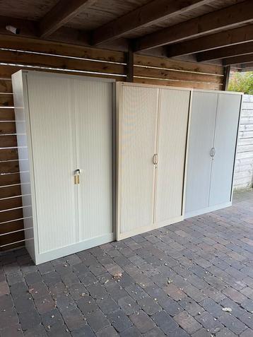 Archiefkasten in verschillende kleuren en maten beschikbaar voor biedingen