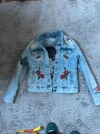 Spijkerjas met borduursels, Blauw, Maat 42/44 (L), Ophalen of Verzenden, Zo goed als nieuw