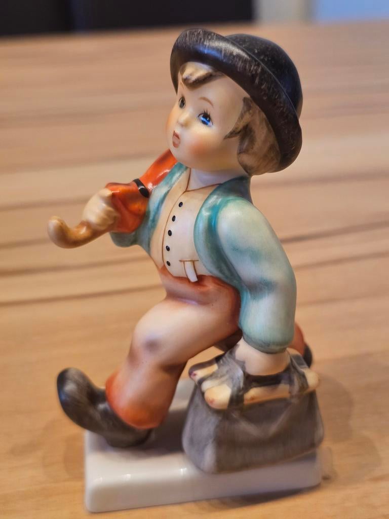 Hummel beeldje - Wandelaar # 977, Ophalen of Verzenden