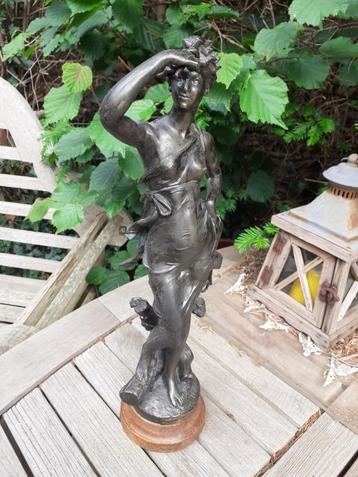 Goed gegoten Beeld gesigneerd Ferrand uit ca 1890 van Zamak beschikbaar voor biedingen