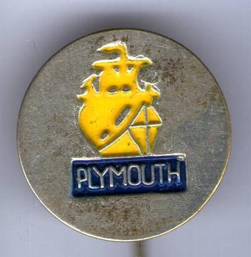 Plymouth zilverkleurig auto speldje ( C_150 ) beschikbaar voor biedingen
