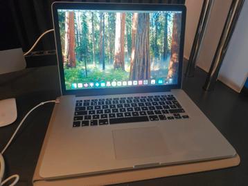 Macbook Pro Mid 2015 I7 2.5 ghz 2TB SSD 15 Inch Scherm beschikbaar voor biedingen