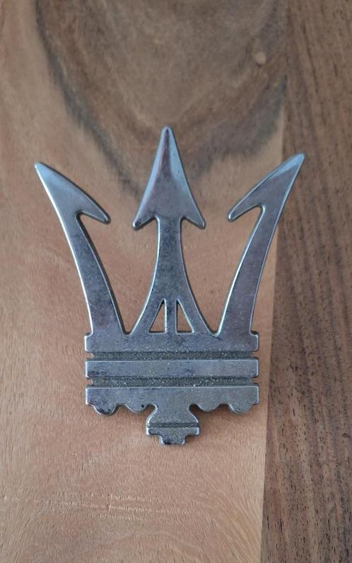 Vintage logo, grill logo, auto embleem van Maserati., Verzamelen, Merken en Reclamevoorwerpen, Gebruikt, Gebruiksvoorwerp, Ophalen of Verzenden