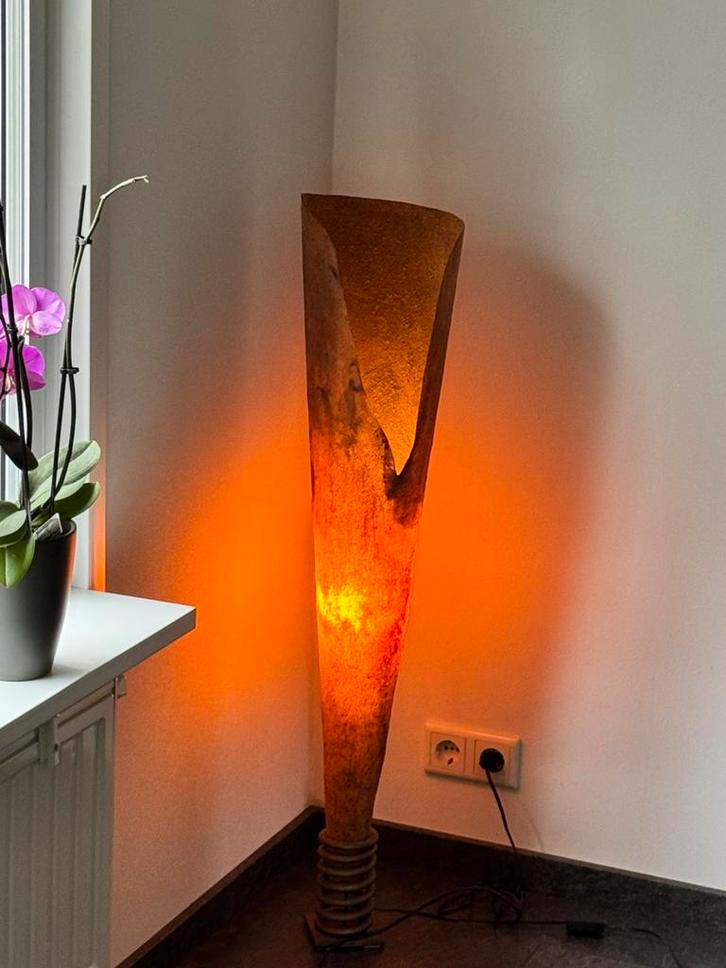 Handgemaakte Designer Vloerlamp, Huis en Inrichting, Lampen | Vloerlampen, Zo goed als nieuw, 100 tot 150 cm, Metaal, Ophalen of Verzenden