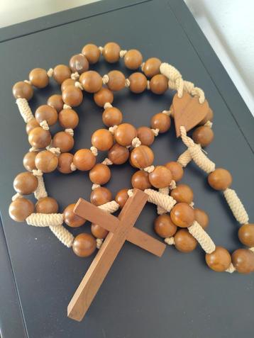 Zeer grote en lange rozenkrans beschikbaar voor biedingen