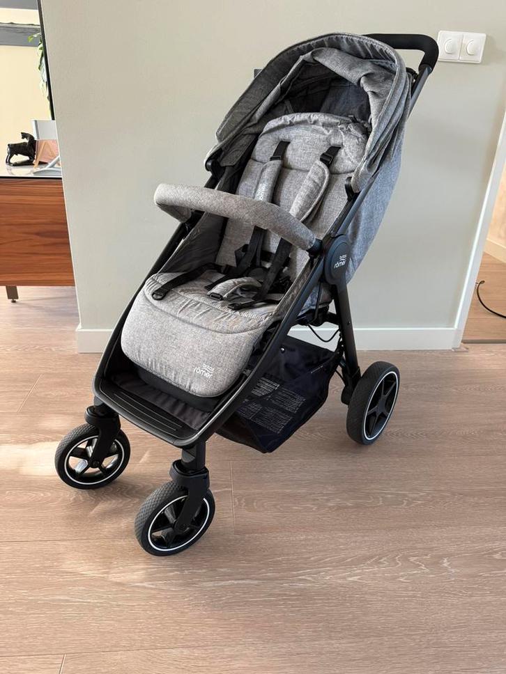 Britax Römer B-Agile buggy als nieuw, grijs met extra’s, Kinderen en Baby's, Buggy's, Zo goed als nieuw, Overige merken, Regenhoes