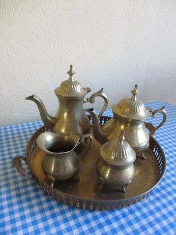 Koperen thee- koffie set met dienblad beschikbaar voor biedingen