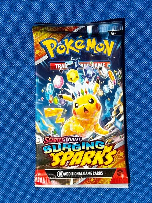 Pokemon tcg - surging sparks (scarlet & violet) booster pack, Hobby en Vrije tijd, Verzamelkaartspellen | Pokémon, Nieuw, Booster