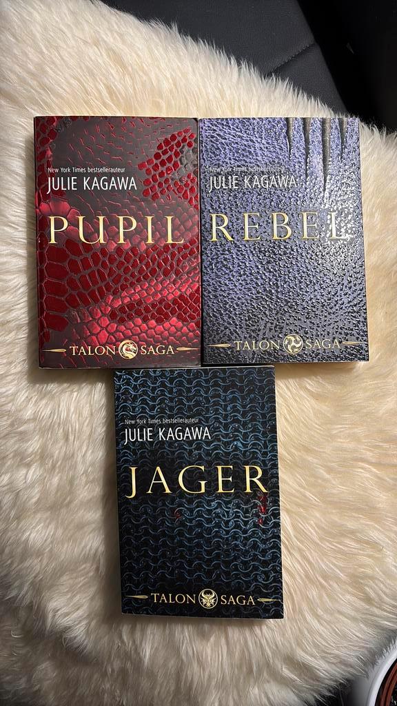 Julie Kagawa - Talon Saga Trilogie, Boeken, Kinderboeken | Jeugd | 13 jaar en ouder, Zo goed als nieuw, Ophalen of Verzenden