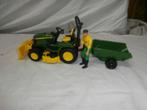 Bruder John Deere zitmaaier met kiepkar, schuif en tuinman, Ophalen, Zo goed als nieuw