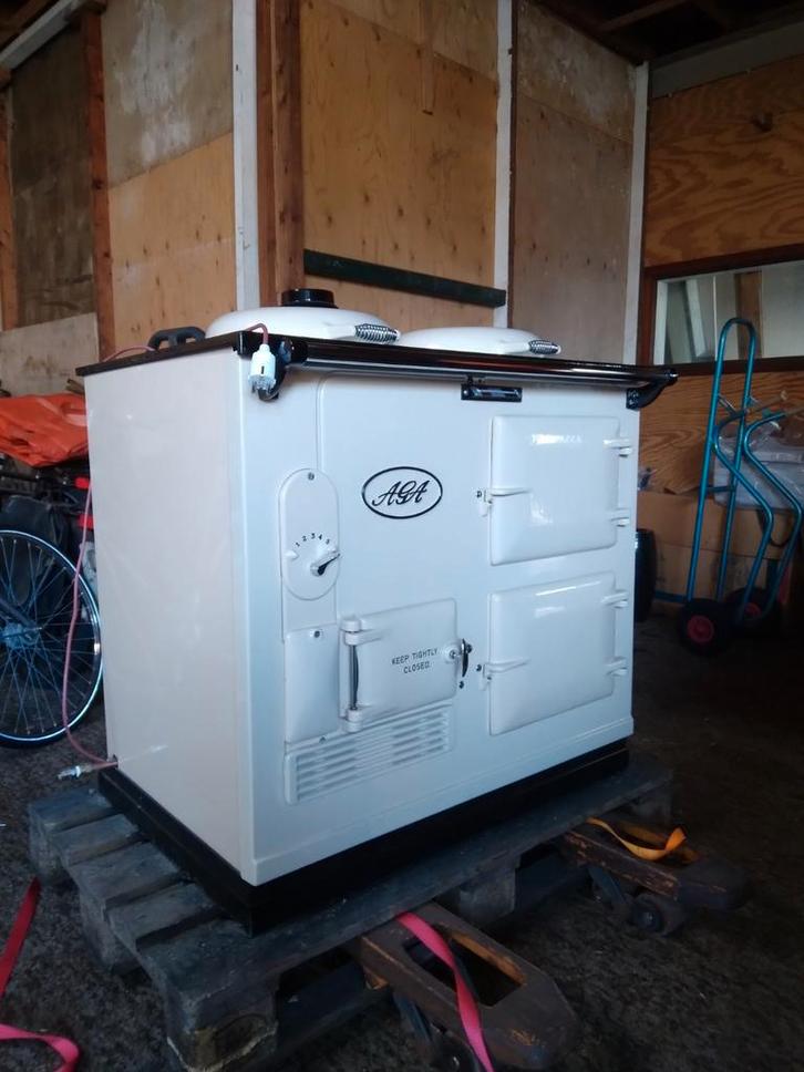 AGA Classic met twee ovens. In nieuwstaat. Gebroken wit, Witgoed en Apparatuur, Fornuizen, Zo goed als nieuw, Vrijstaand, Inductie