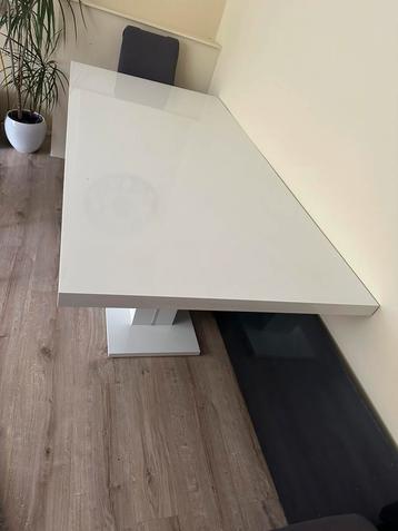 Eettafel Wit beschikbaar voor biedingen
