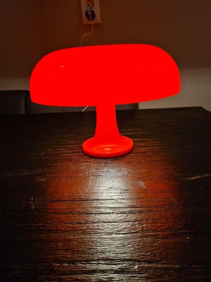 Muschroom lamp model van ARTEMIDE nieuw in doos, Huis en Inrichting, Lampen | Tafellampen, Nieuw, Minder dan 50 cm, Kunststof