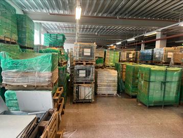 Tegels , vloer en wandtegels te koop beschikbaar voor biedingen