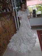 Een prachtige Trouwjurk met sleep incl verzendkosten, Kleding | Dames, Trouwkleding en Trouwaccessoires, Ophalen of Verzenden
