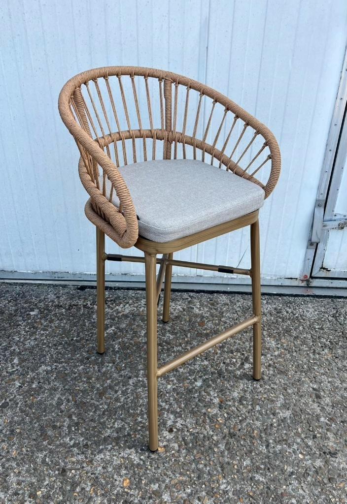 4 stuks mooie luxe outdoor horeca terras barkrukken, Huis en Inrichting, Barkrukken, Zo goed als nieuw, 60 tot 90 cm, Kunststof