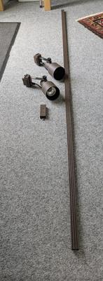 Rail met 2 spots, Huis en Inrichting, Lampen | Spots, Ophalen, Gebruikt, Metaal of Aluminium, Plafondspot of Wandspot
