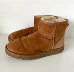 Bruine UGG Mini Laarzen - Maat 42 classic short bruin, Kleding | Dames, Schoenen, Ophalen of Verzenden, Gedragen, Bruin, Lage of Enkellaarzen