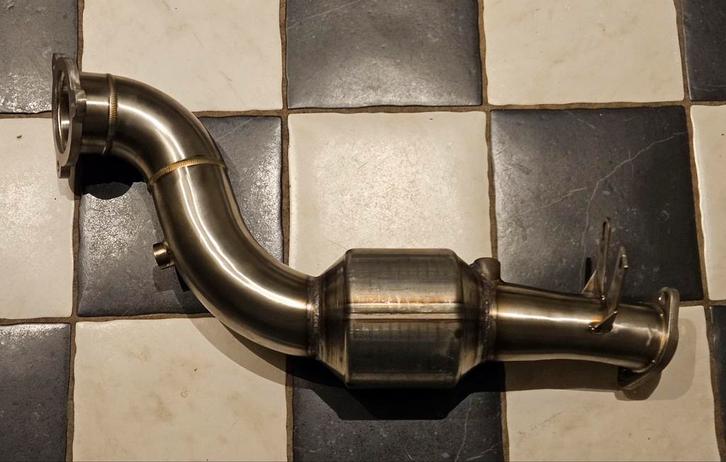 Uitlaat downpipe catles / 200 cells MERCEDES W204 C180 C250, Auto diversen, Tuning en Styling, Ophalen of Verzenden