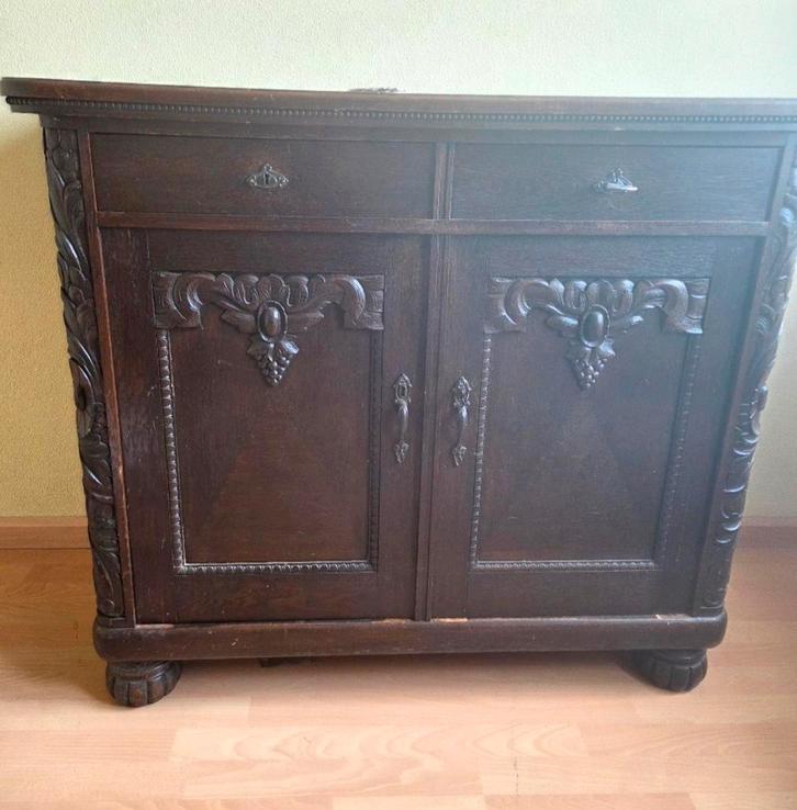 Antieke Commode Kast met Houtenijwerk, Antiek en Kunst, Antiek | Meubels | Kasten, Ophalen