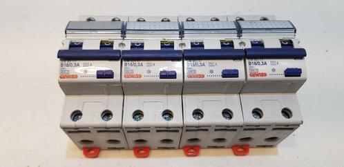 Gewiss Groepenkast Aardlekautomaat B16 230V 300mA 2P (4x), Hobby en Vrije tijd, Elektronica-componenten, Gebruikt, Ophalen of Verzenden