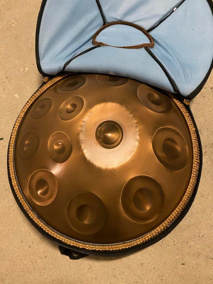 Nieuwe Handpan - 56 cm diameter - Koper - Bruin, Muziek en Instrumenten, Percussie, Nieuw, Melodische percussie, Ophalen of Verzenden