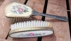 Kaptafel set geborduurd, oud Engels, 2 borstels, Ophalen of Verzenden