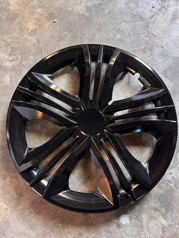 4 nieuwe wieldoppen 16 inch beschikbaar voor biedingen