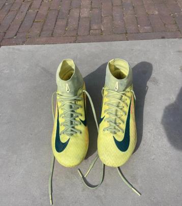 Voetbalschoenen Nike maat 39 beschikbaar voor biedingen