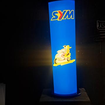 Sym reclamezuil lichtbak  beschikbaar voor biedingen