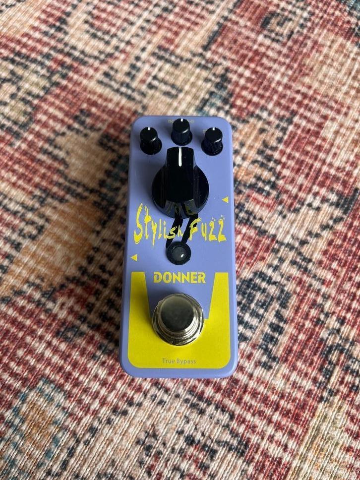Donner Stylish Fuzz - Limited Edition (US Only), Muziek en Instrumenten, Effecten, Zo goed als nieuw, Distortion, Overdrive of Fuzz