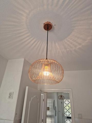 2 dezelfde Hang lampen te koop 5 euro per stuk. 