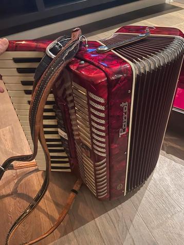 Mooie Parrot Toetsaccordeon met Koffer beschikbaar voor biedingen