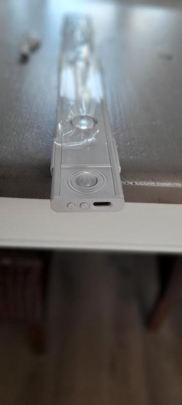LED Lamp met USB, Sensor & Zelfklevend beschikbaar voor biedingen