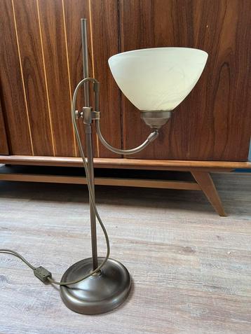 Mooie tafellamp, brons met albast. beschikbaar voor biedingen