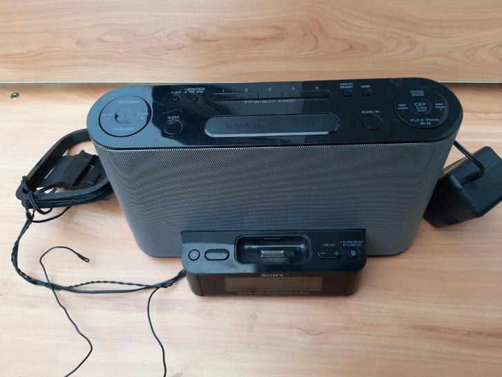 Sony ICF-DS11iP Klokradio met iPod-dock, Computers en Software, Dockingstations, Gebruikt, Docking station, Tablet, Telefoon, Ophalen of Verzenden