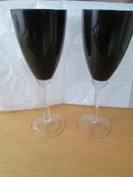 2 hoge zwarte (glazen)wijnglazen., Verzamelen, Glas en Borrelglaasjes, Ophalen of Verzenden, Gebruikt, Overige typen