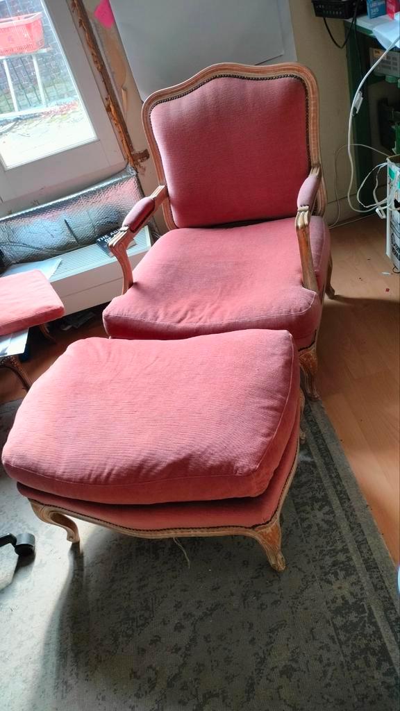 Antieke fauteuil Louis XV Cabriolet met voetenbank, Huis en Inrichting, Fauteuils, Gebruikt, Stof, 50 tot 75 cm, 75 tot 100 cm