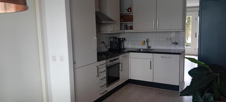 Hoekkeuken, keuken. Gebroken wit met natuurstenen blad, Huis en Inrichting, Keuken | Complete keukens, Gebruikt, Hoekkeuken, Wit