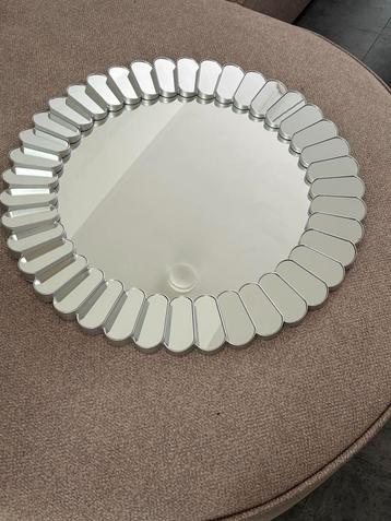 Ronde Spiegel met Elegant Design beschikbaar voor biedingen